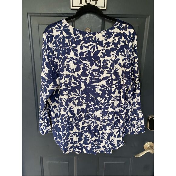 Retrology NWT Blue White Floral Lace Blouse- Peacoat Combo, Sz Large, MSRP $54 - Picture 2 of 9